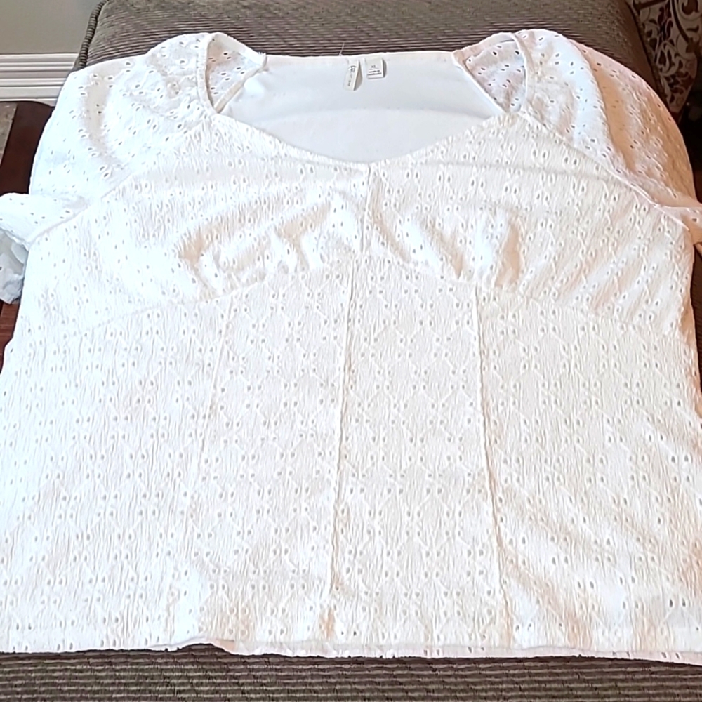 C Eyelet Blouse - Picture 10 of 10